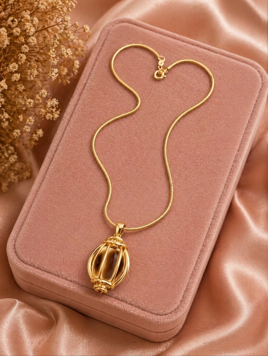 Jewelry - Elegant Gold Pendant Necklace for Women